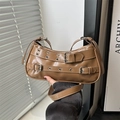 Borsa a spalla vintage Y2K marrone con fibbie multiple e dettagli in occhielli metallici - Cachi