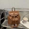 Zaino marrone in ecopelle con fibbia metallica e dettaglio con coulisse regolabile - Marrone