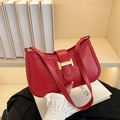 Bolso de hombro clásico en cuero rojo mate con cierre en H dorado para mujer elegante - Rojo