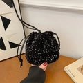 Borsa a secchiello in velluto nero con paillettes e sottile tracolla regolabile - Nero