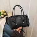 Minimalistische schwarze PU-Leder Handtasche mit elegantem Knotendetail und Silberlogo - Schwarz