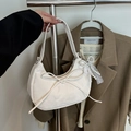 Sac croissant blanc minimaliste avec nœud en perles et détail ruban en dentelle - Sans Pendentif / Blanc