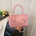 Borsa a mano in pelle rosa con logo Fashion, nodi decorativi e tracolla rimovibile - Rosa