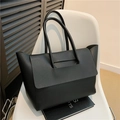 Minimalistische schwarze Leder-Einkaufstasche mit stabilen Griffen für Damen - Schwarz