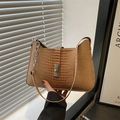 Sac sous le bras chic en relief crocodile marron avec chaîne argentée et fermoir - Kaki