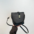 Bolso cubo negro chic con colores en contraste, textura tejida y cierre dorado - Bolso Bombonera (0825024) / Negro