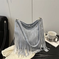 Borsa a tracolla azzurra in ecopelle con nappe, occhielli dorati e texture pietra - Blu