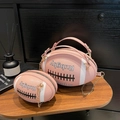 Sac à main rose en forme de rugby avec chaîne dorée et détails de rayures blanches - Petit / Rose Clair