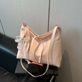 Bolso hobo rosa de cuero sintético con colgante de perlas y lazo de encaje - Sin colgante / Rosa