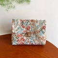 Bolso bandolera de jacquard vintage con estampado floral y cadena dorada - Rosa