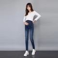 Slim fit zwangerschapsjeans in donkerblauw met comfortabele hoge elastische buikband - L / Donkerblauw