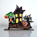Détail du décor d'Halloween en bois avec Frankenstein citrouille et motifs de fantômes - Maison Noire