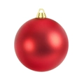 Detail van rode matte kerstbal met gouden ophangkapje op een witte achtergrond - 20cm / Rood