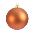 Mat oranje-koperen kerstbal ornament met gouden ophangkapje op witte achtergrond - 20cm / Brons