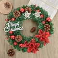 35cm Weihnachtskranz mit roten Blumen, Zapfen und silbernem Merry Christmas Schild - Rot