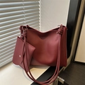 Bolso tote minimalista de cuero PU burdeos con correas cilíndricas y detalles plateados - Rojo