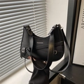 Sac cabas moderne en cuir PU noir avec sangles croisées et boucle argentée - Noir