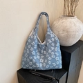 Hellblaue Bubble-Tasche mit 3D-Blumenmuster und minimalistischem Schultergurt-Design - Blau