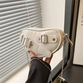 Borsa a tracolla chic a forma di cuore crema con catena argento e fibbie metallo - Bianco