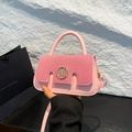 Petit sac carré rose élégant avec rabat texturé et bandoulière réglable - Rose