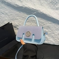 Borsa a tracolla azzurra con trama denim e fibbia metallica M stile francese - Blu