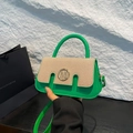 Piccola borsa quadrata verde e beige con fibbia M in metallo e manico superiore - Verde