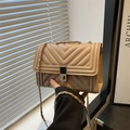 Sac bandoulière matelassé abricot chic avec surpiqûres en V et chaîne dorée - Kaki