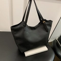 Borsa tote nera classica in ecopelle con trama litchi e fibbia dorata regolabile - Nero