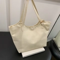 Elegante borsa tote bianco crema in pelle plissettata con fibbia dorata fine - Bianco Sporco