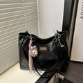 Sac fourre-tout noir brillant avec chaîne et breloque ours en peluche, style urbain - Sans Pendentif / Noir