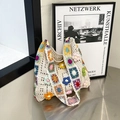 Borsa a tracolla all'uncinetto fatta a mano con ricami floreali 3D e design bohémien - Bianco Sporco