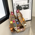Borsa tote in crochet marrone fatta a mano con motivi floreali 3D stile boho - Cachi