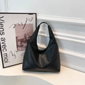 Minimalistische schwarze gewebte Leder-Hobo-Tasche mit modernem Schachbrettmuster - Schwarz