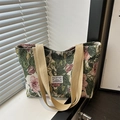 Vintage bloemen jacquard shopper met groene bladeren, roze bloemen en kaki riemen - Groen