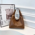 Große braune gewebte Hobo-Schultertasche aus strukturiertem Kunstleder mit viel Platz - Braun