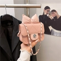 Mini sac bandoulière rose matelassé avec nœud élégant et fermoir camélia en métal - Rose