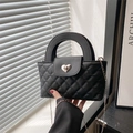 Mini schwarze gesteppte PU-Leder Handtasche mit Herzschloss und Metallkettenriemen - Schwarz