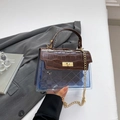 Sac à main en PVC bleu transparent avec cuir crocodile marron et chaîne en métal doré - Marron
