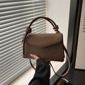 Bruine vintage vierkante tas met jacquard textuur van letters en gouden accenten - Bruin