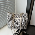 Grande borsa tote leopardata con manici in pelle crema e catena dorata - Stampa Leopardata Bianca