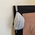 Marsupio a scacchi grigi con piccoli ricami floreali bianchi e tracolla - Grigio