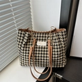 Borsa tote chic pied-de-poule con tracolla in pelle marrone e catena dorata - Griglia Marrone