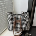 Elegante borsa tote pied-de-poule bianca e nera con manici in pelle PU marrone e catena - Pied-de-poule Nero