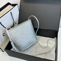 Bolso cubo bandolera trenzado plateado con acabado metálico en caja de regalo negra - Plateado