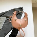 Sac à main hobo rose avec clous en métal argenté et poignée froncée en décor mode - Rose
