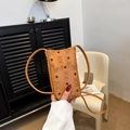 Bruine crossbody telefoontas met beerprint en getextureerd synthetisch leer - Bruin