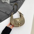 Sac croissant vert armée en denim délavé avec logo doré et pompon métallique - Kaki