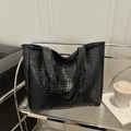 Bolso tote negro de diseño tejido minimalista con gran capacidad y estilo retro - Negro