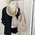 Elegante borsa tote all'uncinetto bianco crema con manici in pelle marrone di alta qualità - Piccolo / Bianco Sporco