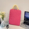 Gesteppte rosa Laptoptasche mit gelben Griffen und Blumenmustern für stilvollen Schutz - Vertikal Rosenrosa